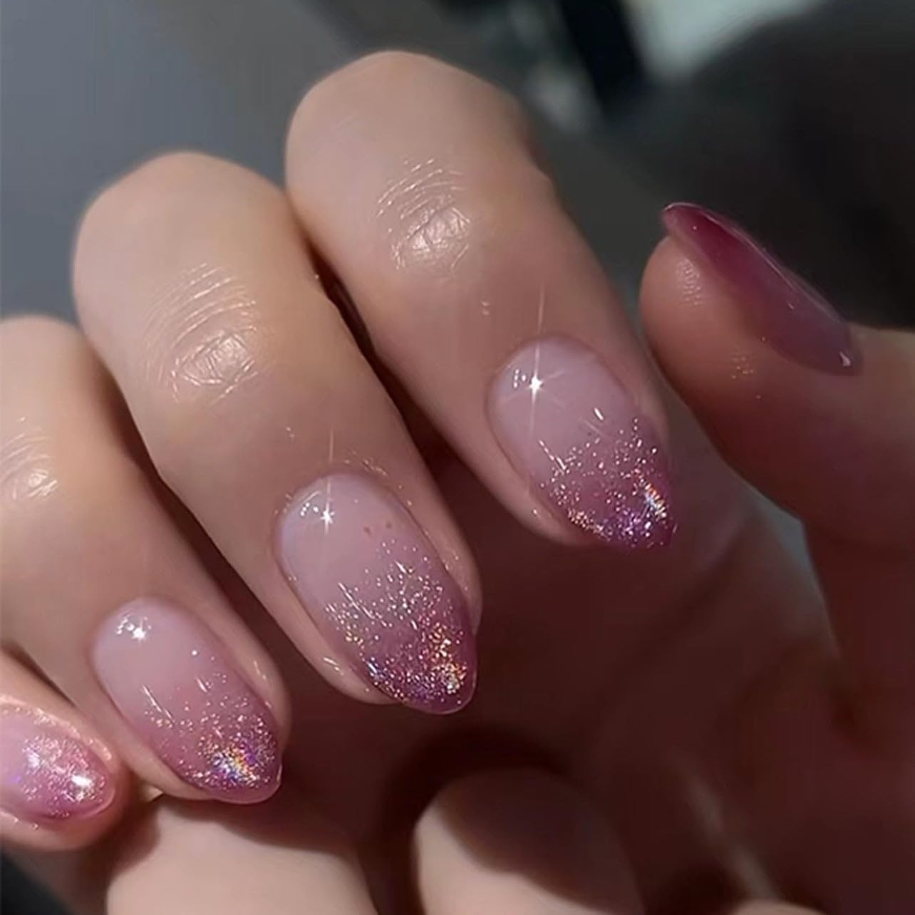 CurvLife onglets à coller, design abricot ombré paillettes, idéal pour un look rapide et durable.
