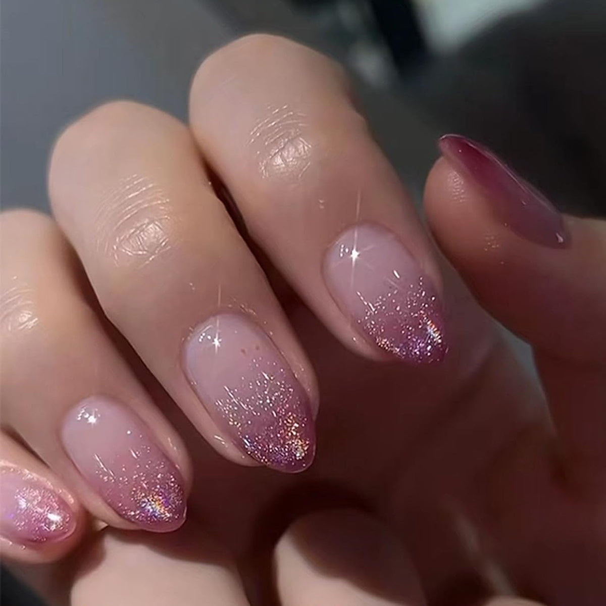 CurvLife onglets à coller, design abricot ombré paillettes, idéal pour un look rapide et durable.