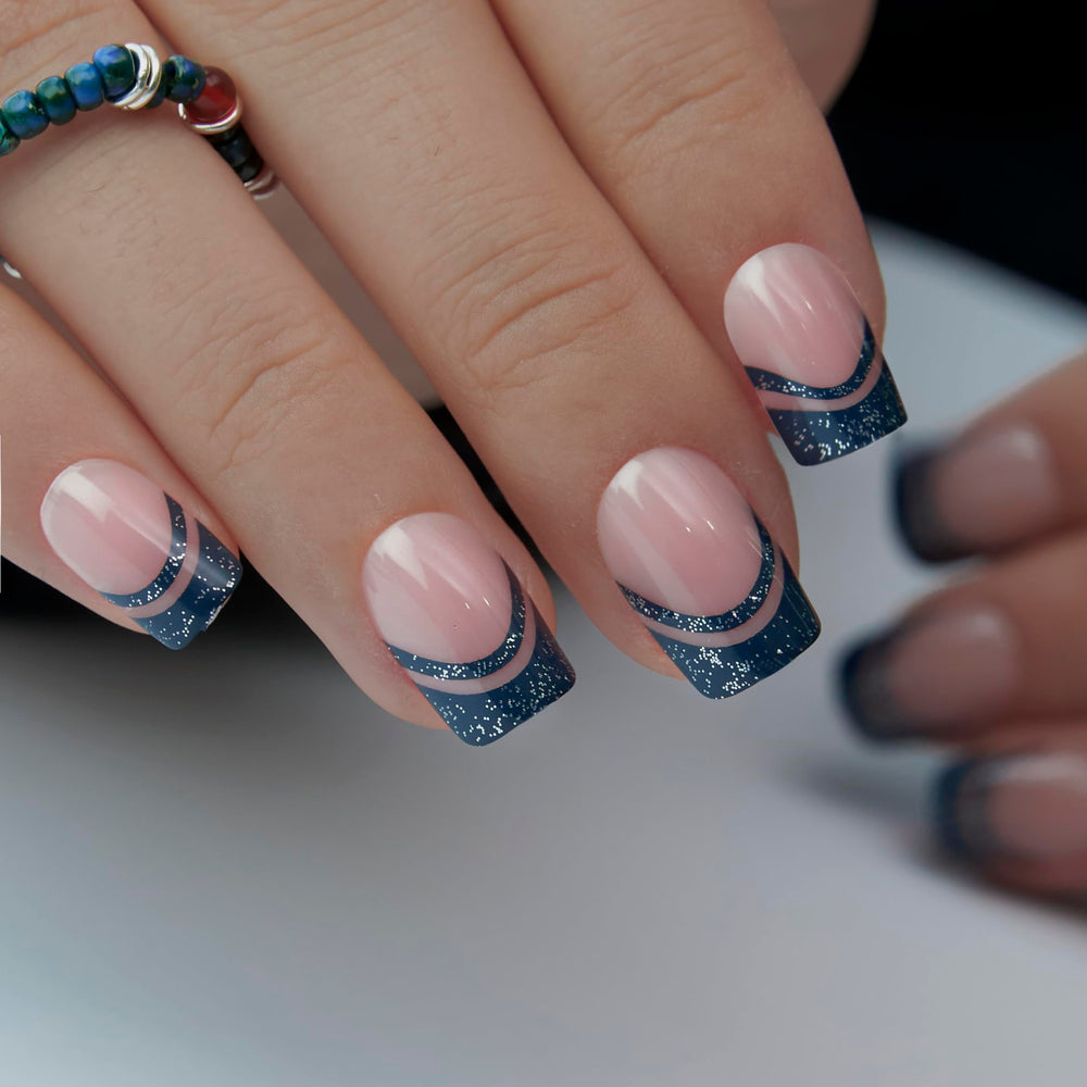 Ongles Curvlife motifs : motifs gel violet, style personnalisé pour sorties nocturnes.