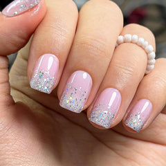 CurvLife – colle à ongles assurant une tenue facile à appliquer.