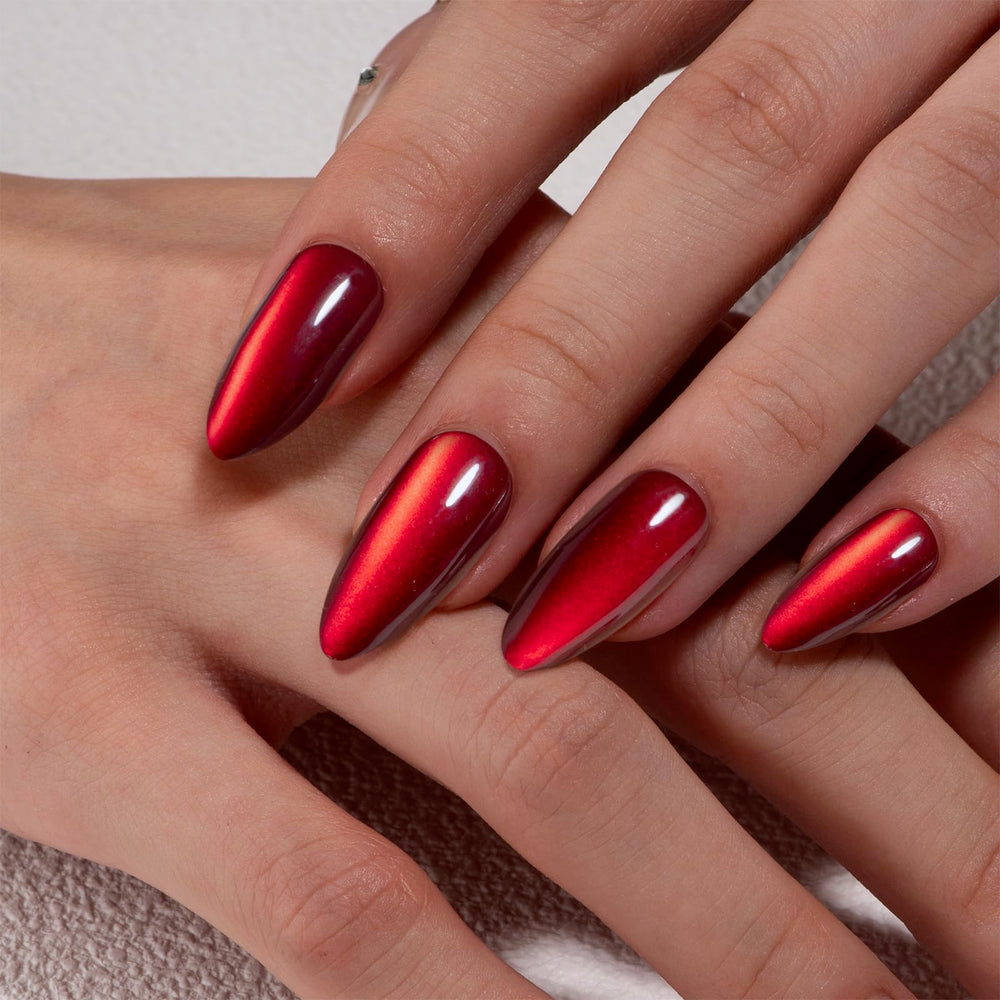 CurvLife effet oeil-de-chat rouge brillant, look glamour.
