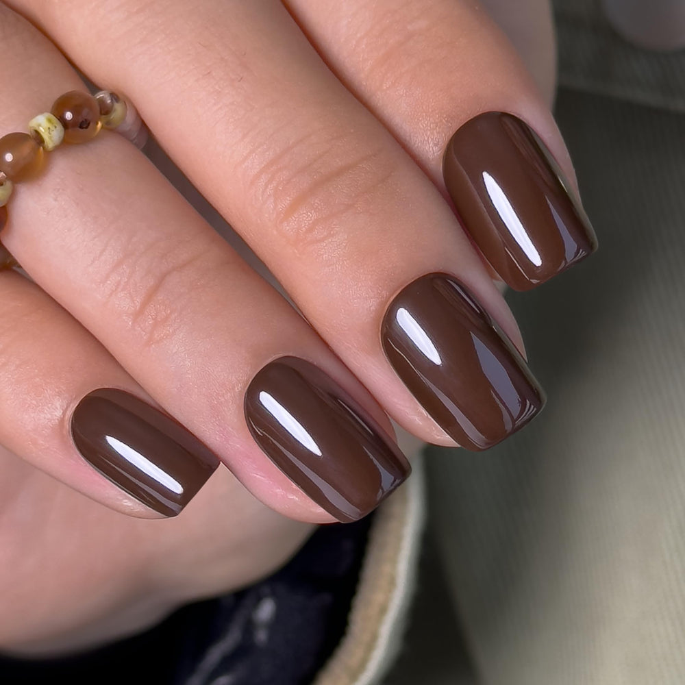 Curvlife ongles gel finition brillante, effet salon à domicile.
