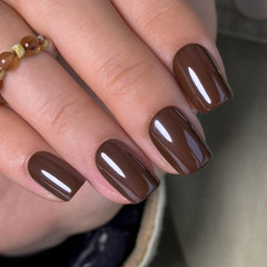 Curvlife ongles gel finition brillante, effet salon à domicile.