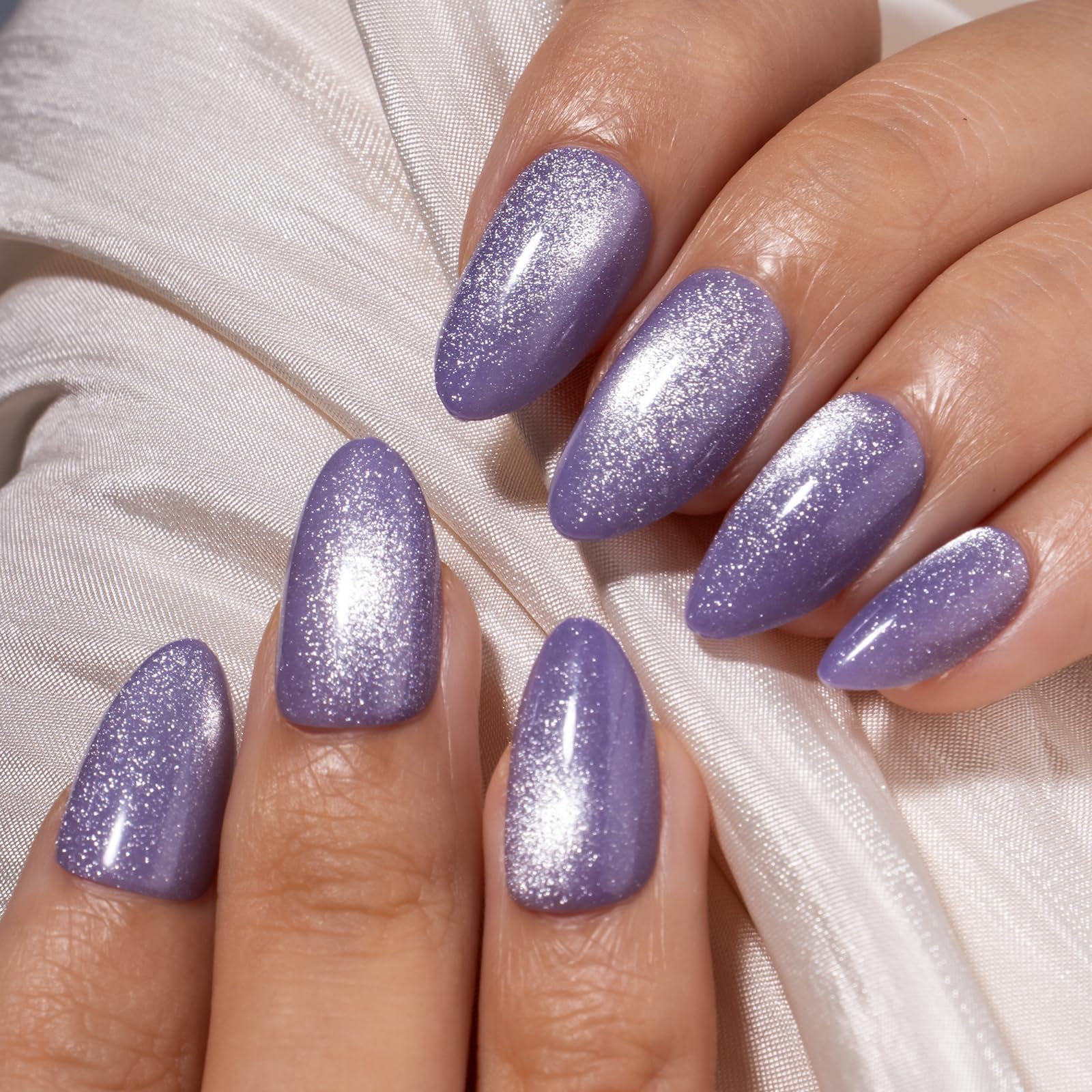 Curvlife ongles gel mou violet œil-de-chat, motif éclatant et durable.