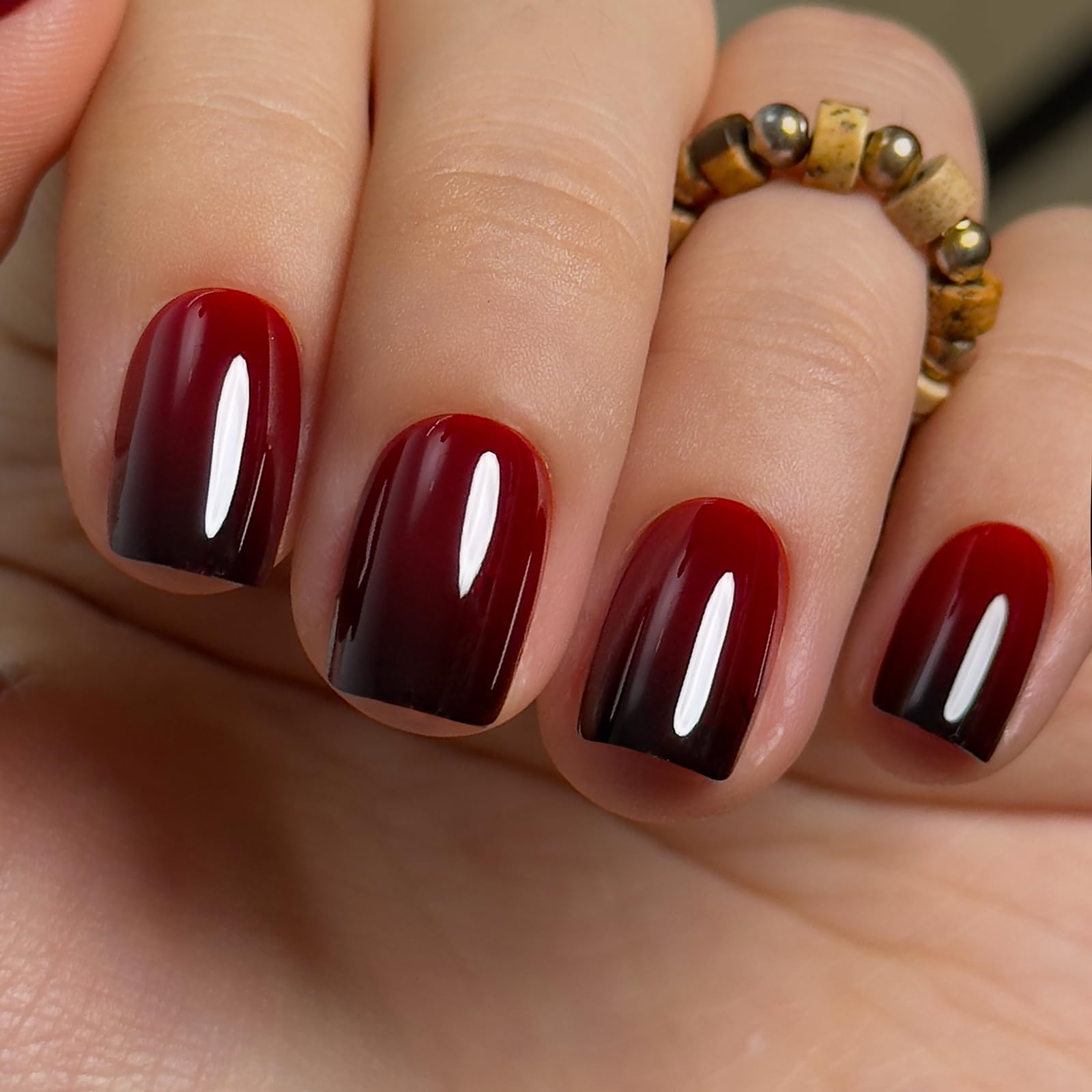 CurvLife onglets gel rouge ombré, ensemble prêt-à-poser et finition naturelle.