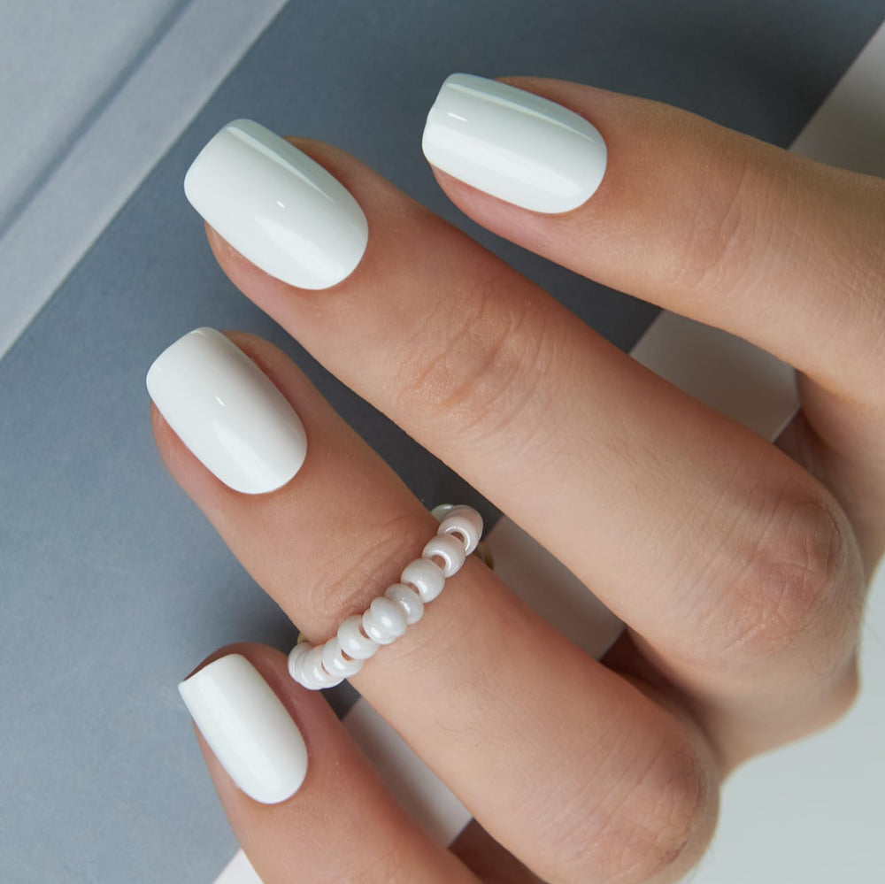 Curvlife Ongles presse-gel carré blanc portés sur la main