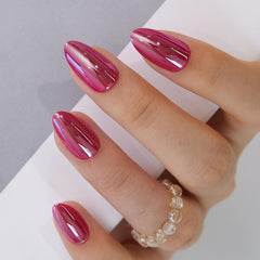 Ongles presse Curvlife finition nude gloss: style discret et élégant.