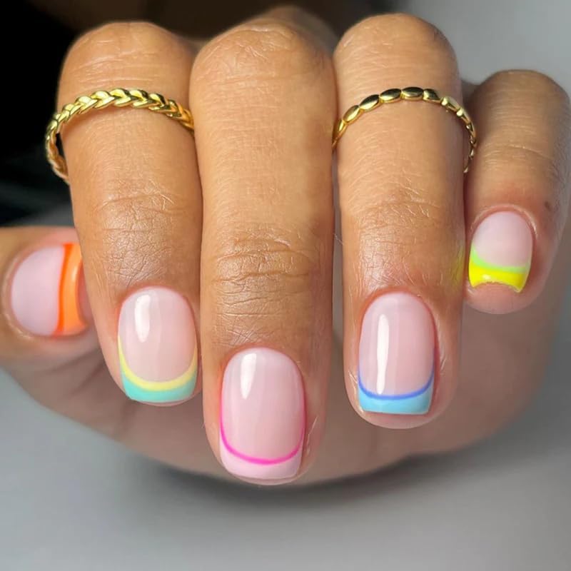 Curvlife Rainbow design brillant sur ongles courts, gel élégant et longue tenue.