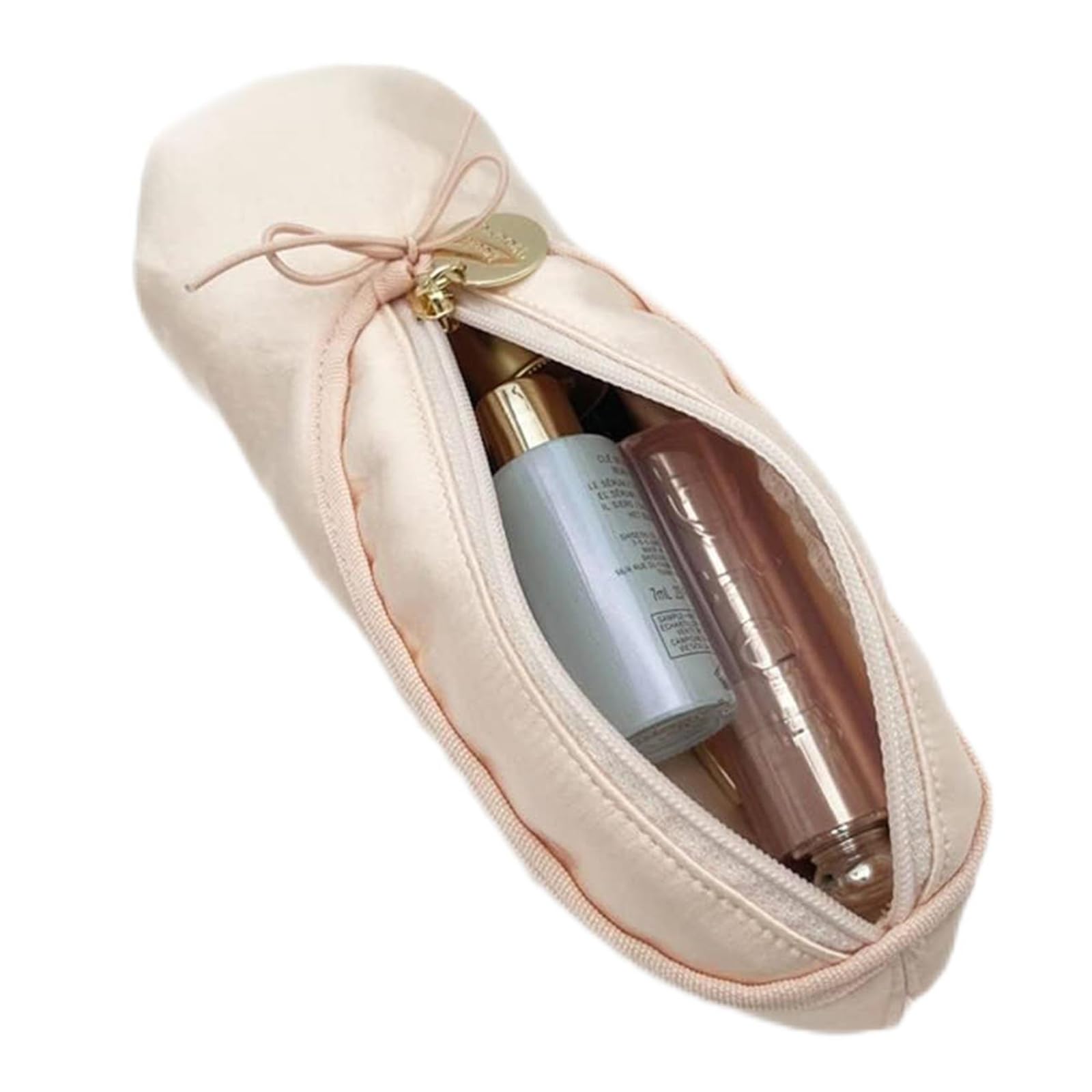 Détail satin brillant sur le sac de ballet, effet lumineux.