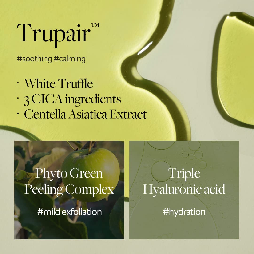 Triple acide hyaluronique pour une hydratation apaisante sur peau sensible.