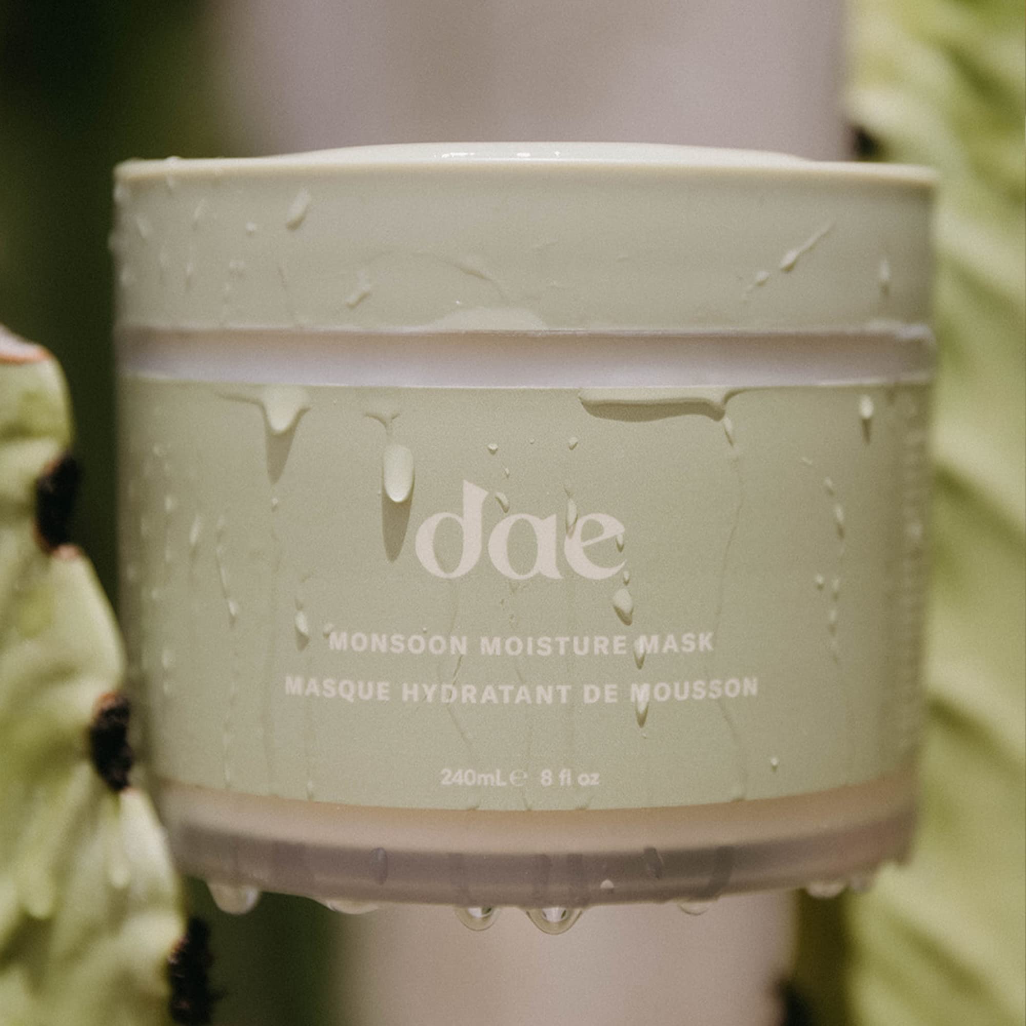 DAE Monsoon Moisture Mask – emballage recyclable soutenant la routine responsable.