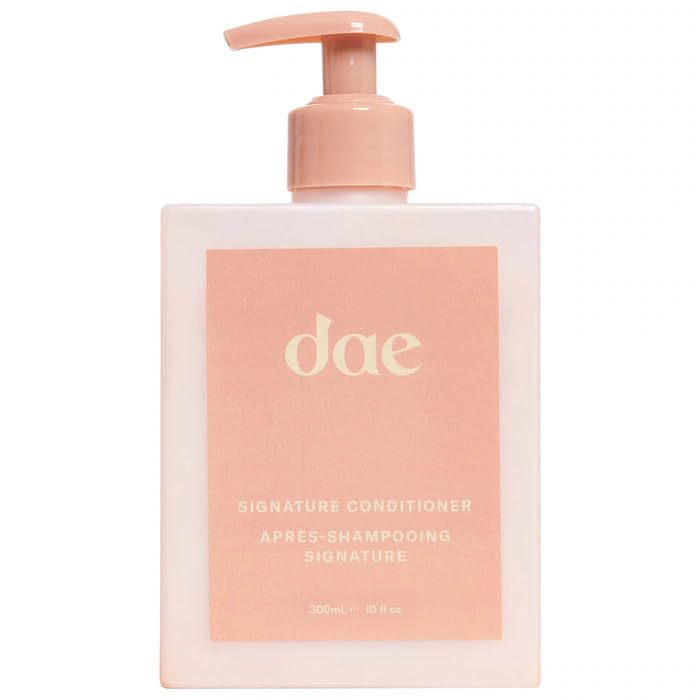 DAE Signature Conditionneur sur bouteille, hydratation universelle pour tous types de cheveux.