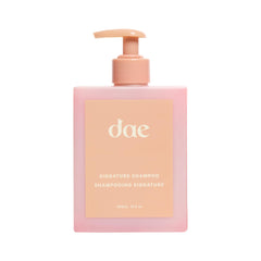 DAE Signature Shampoo, bouteille élégante, nettoie en douceur et hydrate les cheveux.