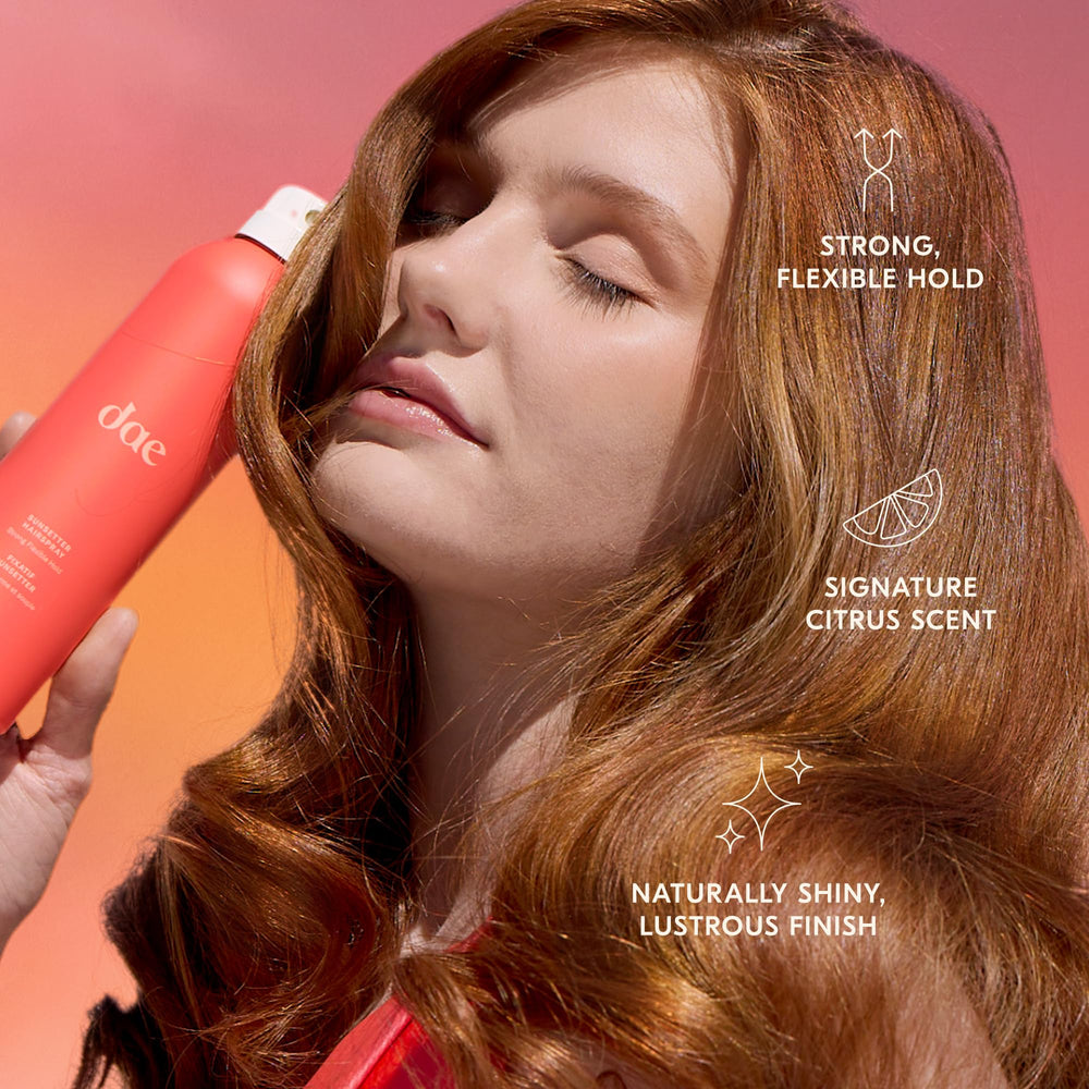Utilisation en main: aerosol coiffant pour une application facile.