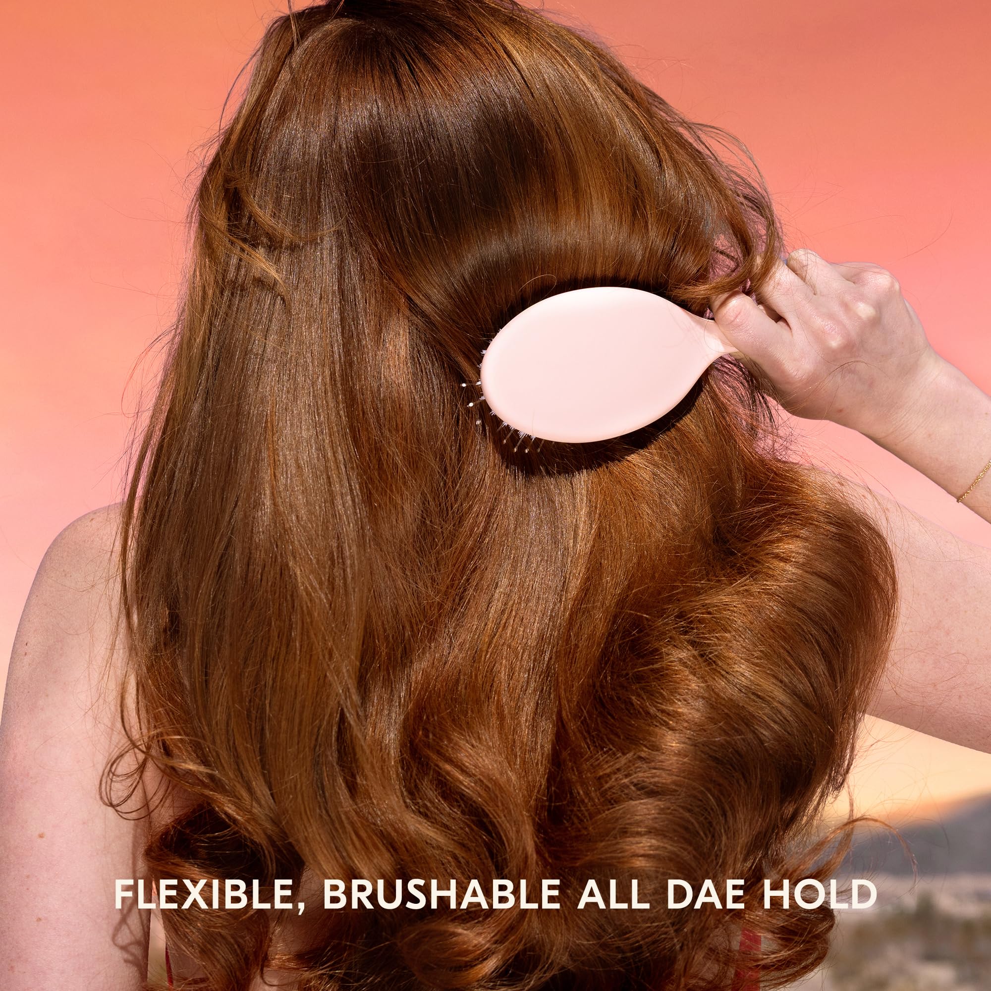 Anti-frisottis et humidité pour des mèches plus lisses.