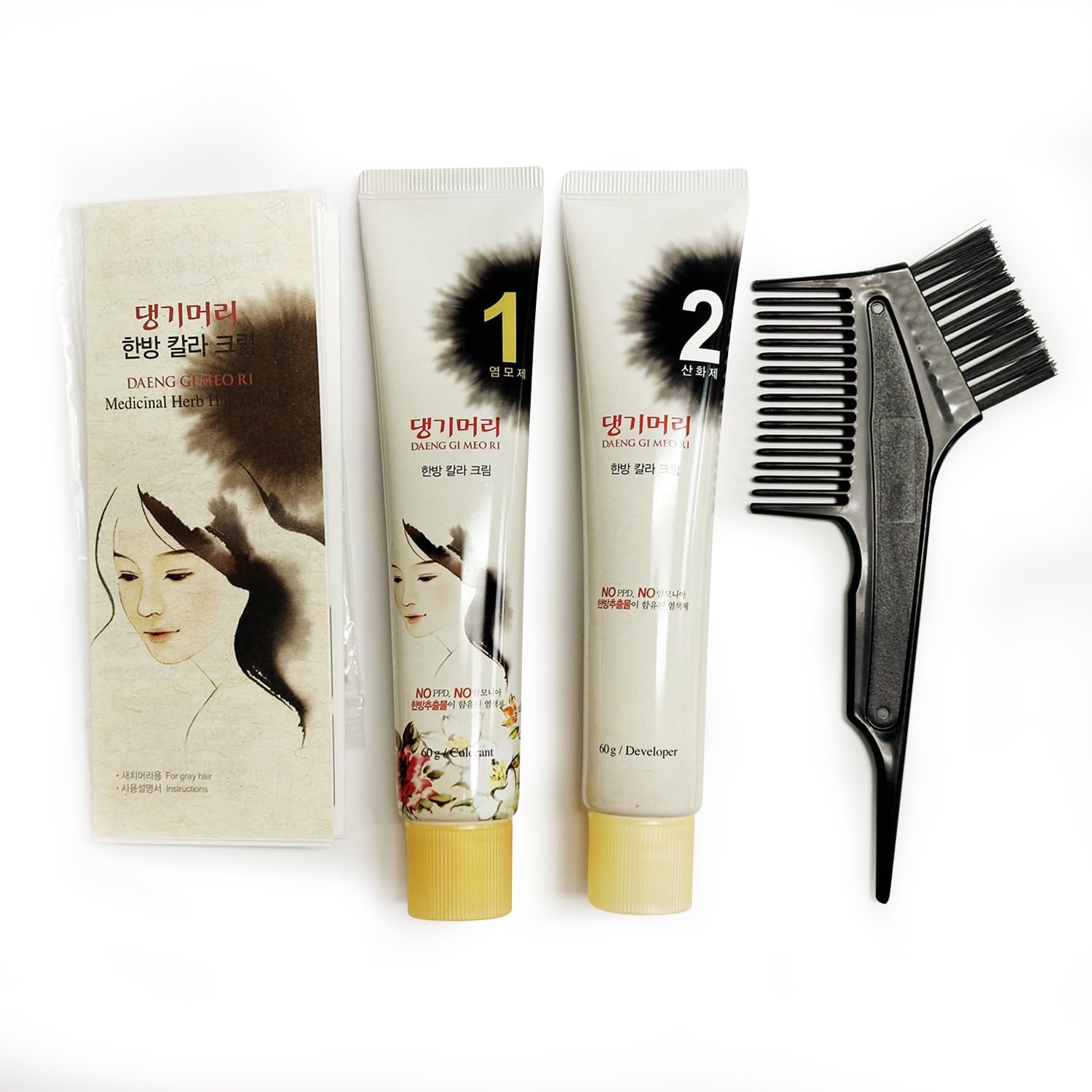 Le résultat brun foncé de Daeng Gi Meo Ri offre cheveux naturels et lumineux.