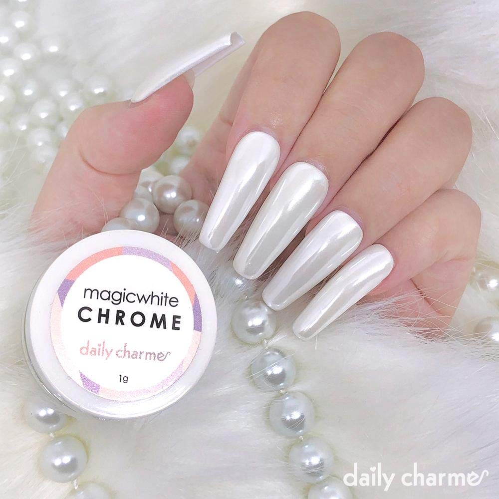 Daily Charme Magic White: poudre chrome blanche, idéal pour des designs faciles à réaliser.