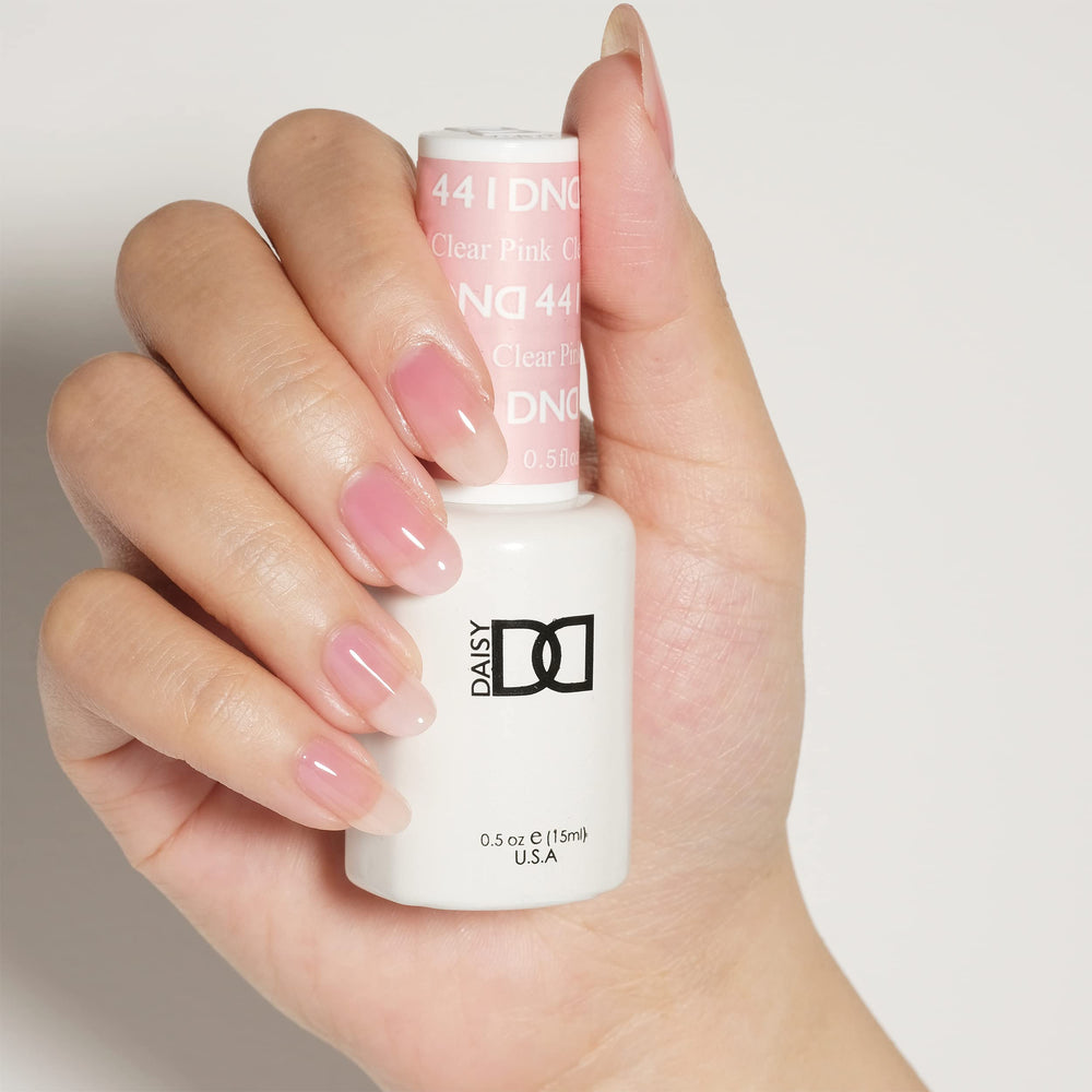 Dainty Daisy DND lacquer bottle from Pink Collection ready for at-home use