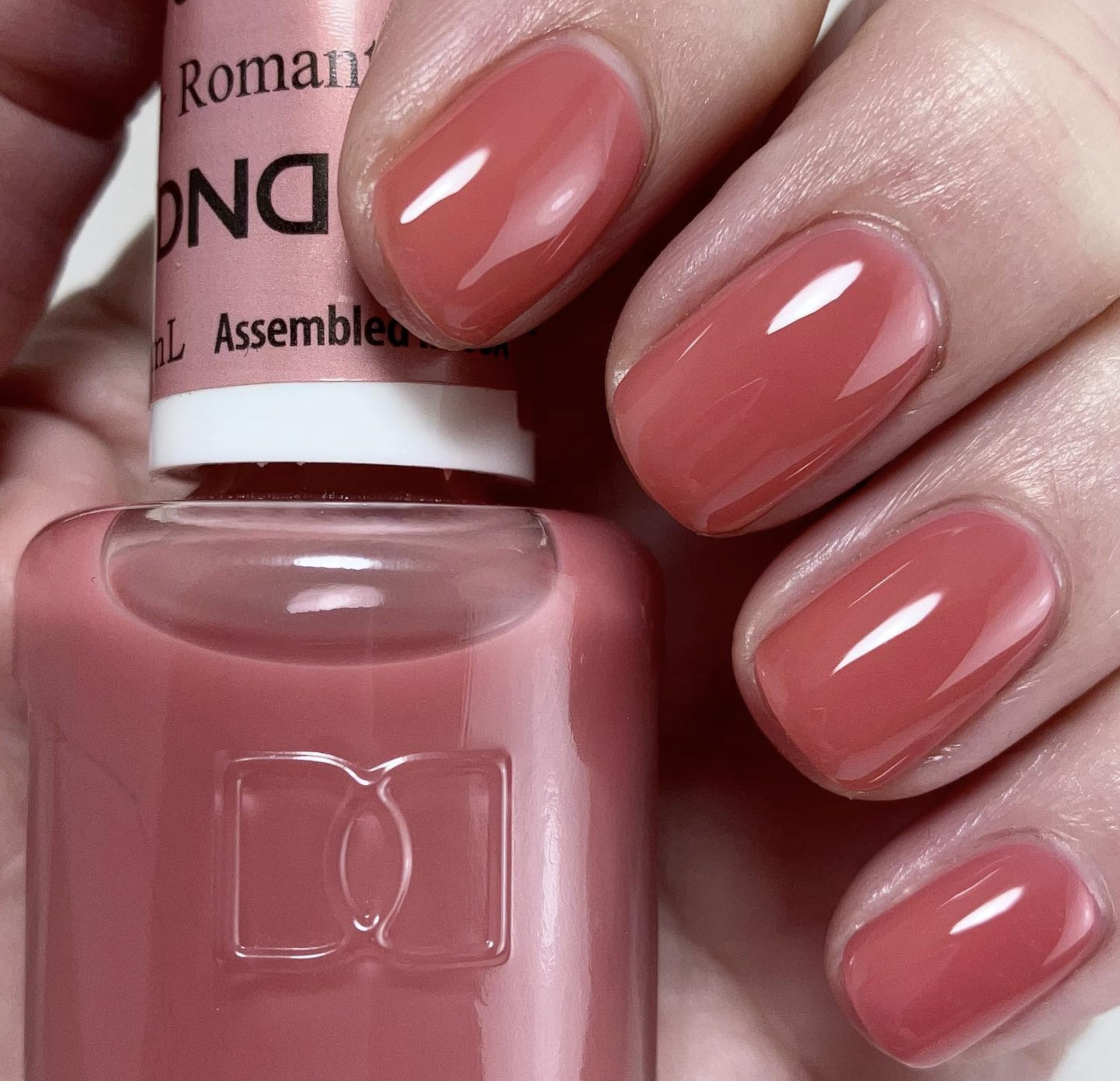 Daisy DND Romantic Lover 890 lacquer bottle with complementary finish for a polished look.