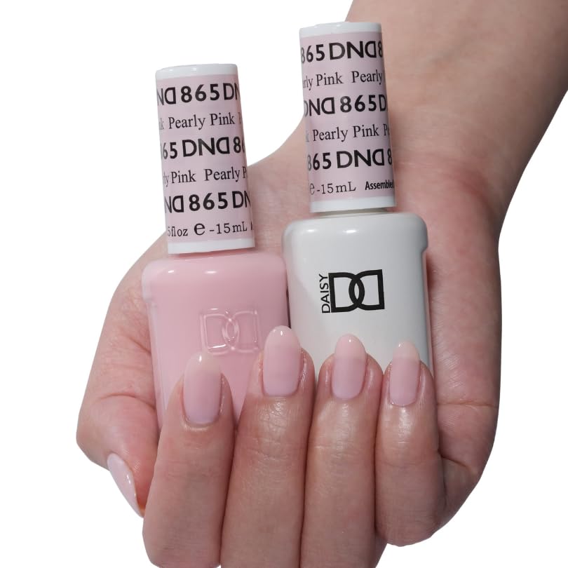 Vernis Daisy DND classique 865 rose perle en flacon, fini délicat