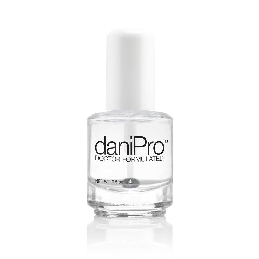 DaniPro Base Coat clair, bouteille prête à protéger et préparer les ongles.
