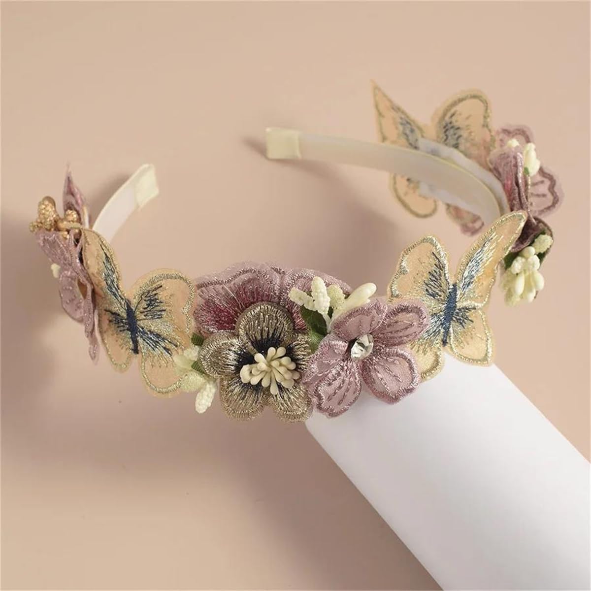 DANRENPANG détail dentelle et fleurs, ajout délicat pour un look tendrement chic.