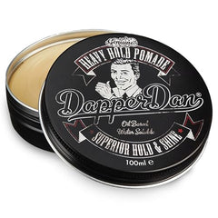 Texture onctueuse de la pomade Dapper Dan prête à l'application