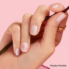 Dashing Diva Gloss Nail Strips application rapide: pose simple sans effort et sans séchage UV.