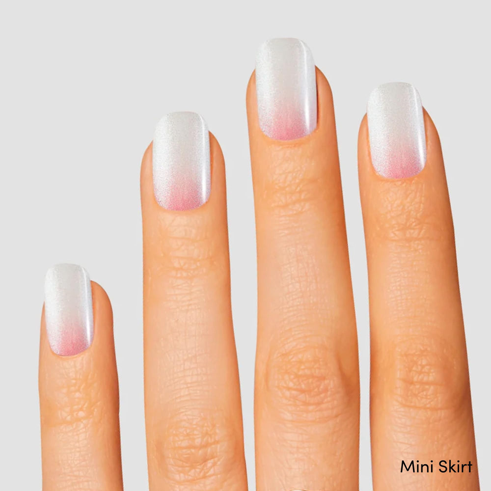 Pad de préparation Dashing Diva pour une base nette sur ongles.