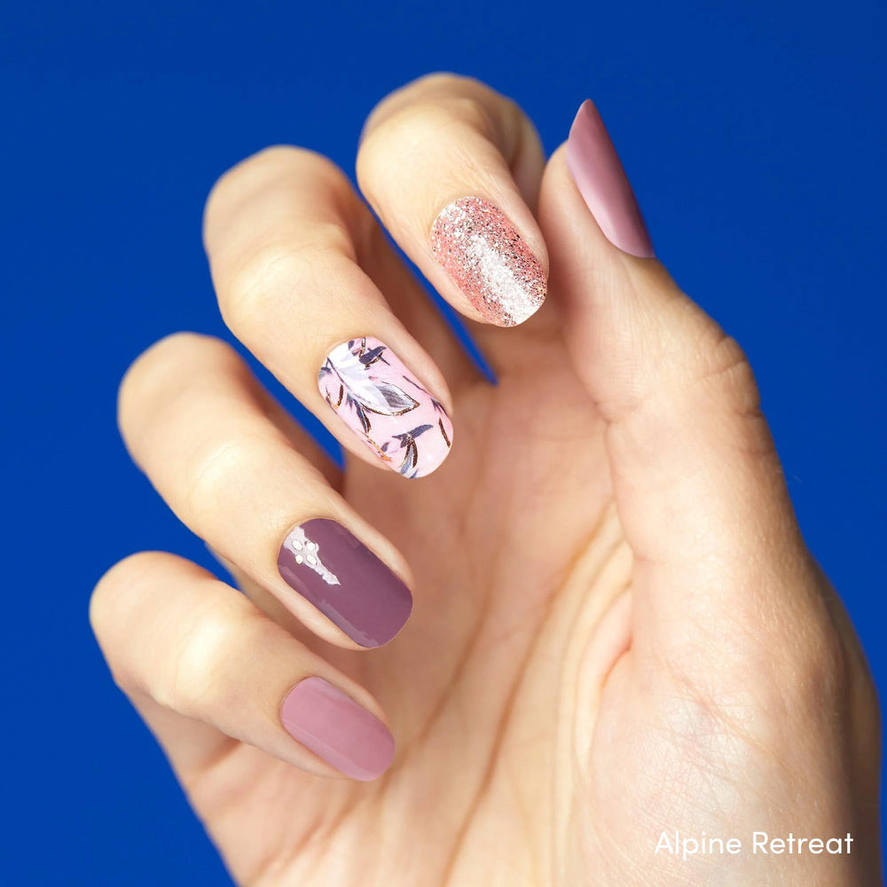 Dashing Diva Wildflower : motifs floraux brillants et mani rapide.