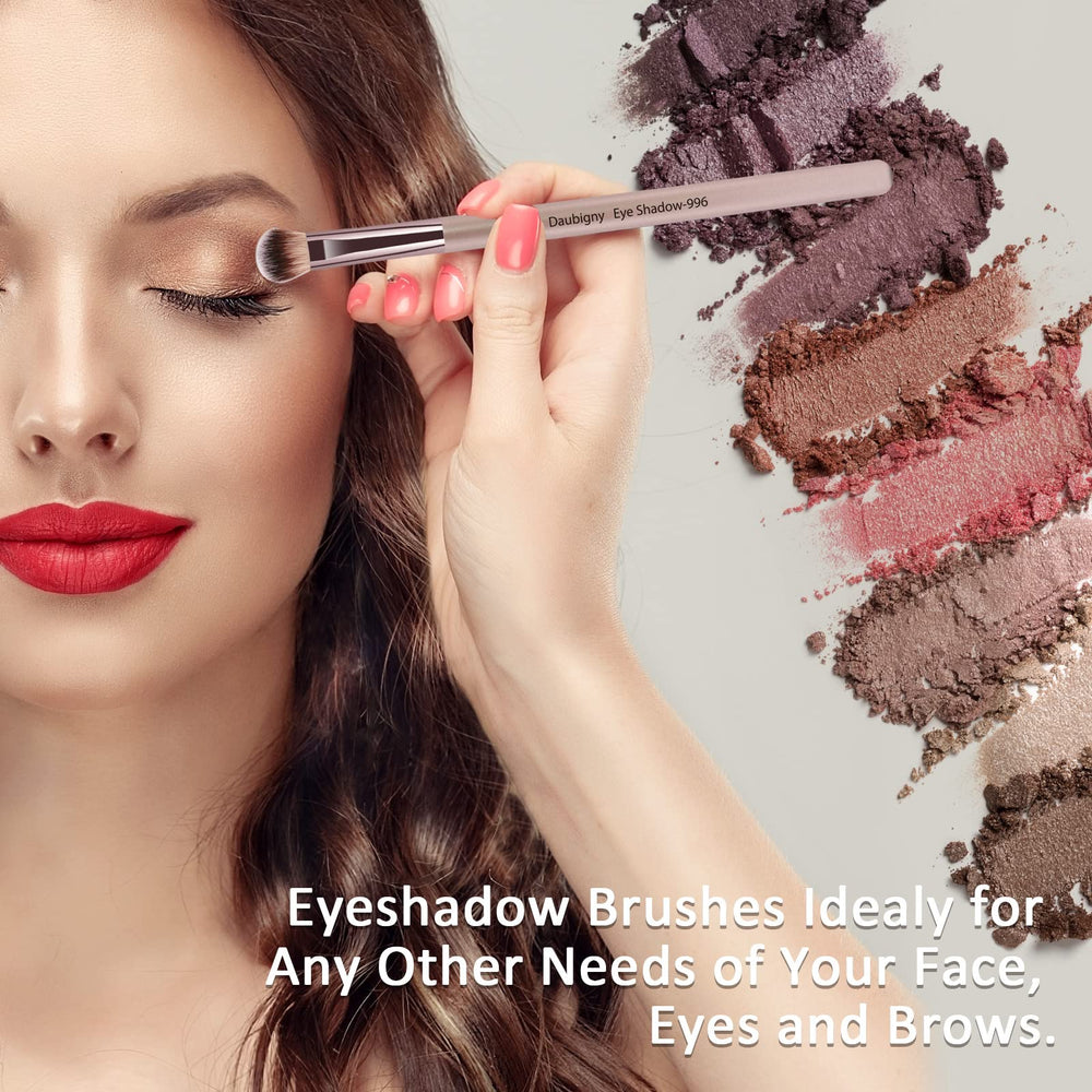 Pinceaux polyvalents Daubigny pour poudre et crème, fini uniforme.