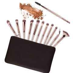 Pinceaux Daubigny sourcils et cils pour une définition nette.