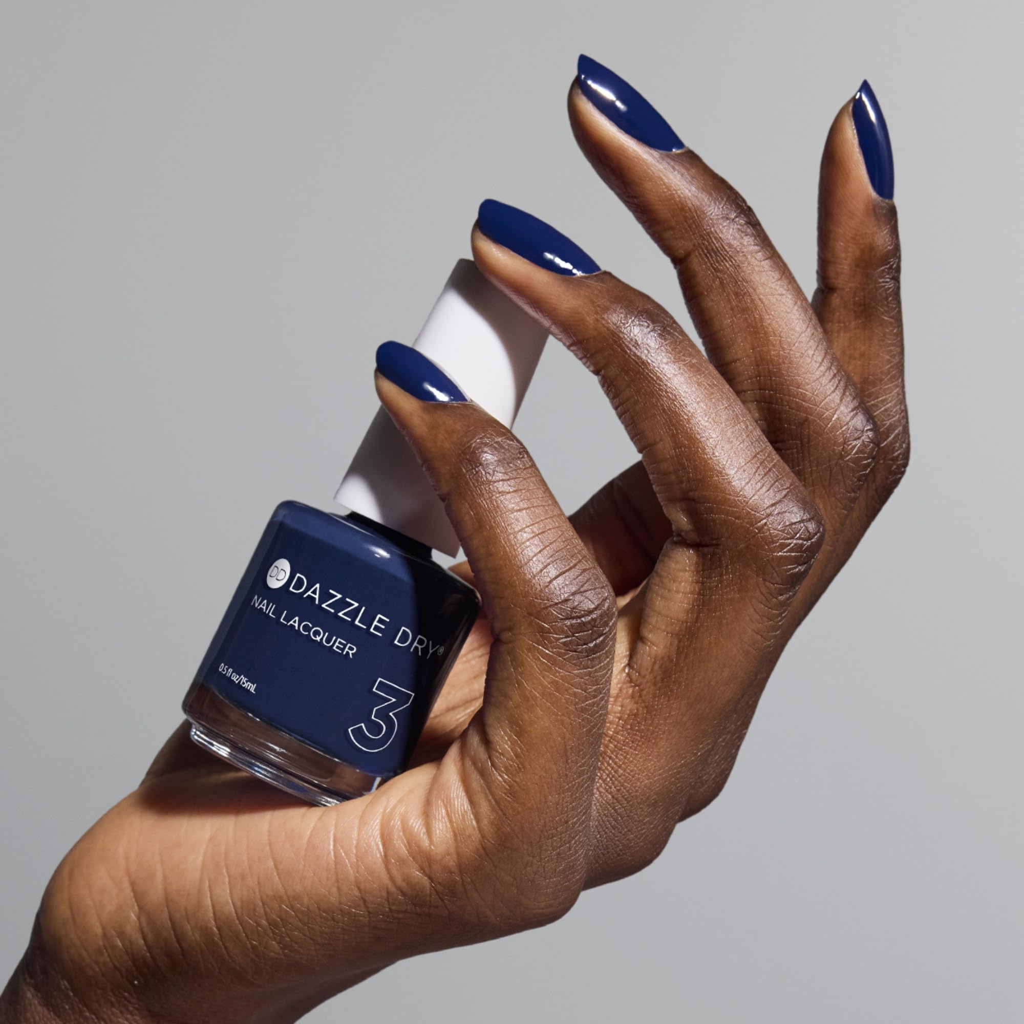 Vernis Dazzle Dry – fini crème lisse, couleur uniforme.