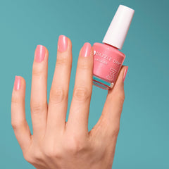 Vernis Dazzle Dry Fleur de cerisier — fini semi-translucide et subtil, effet lumineux.
