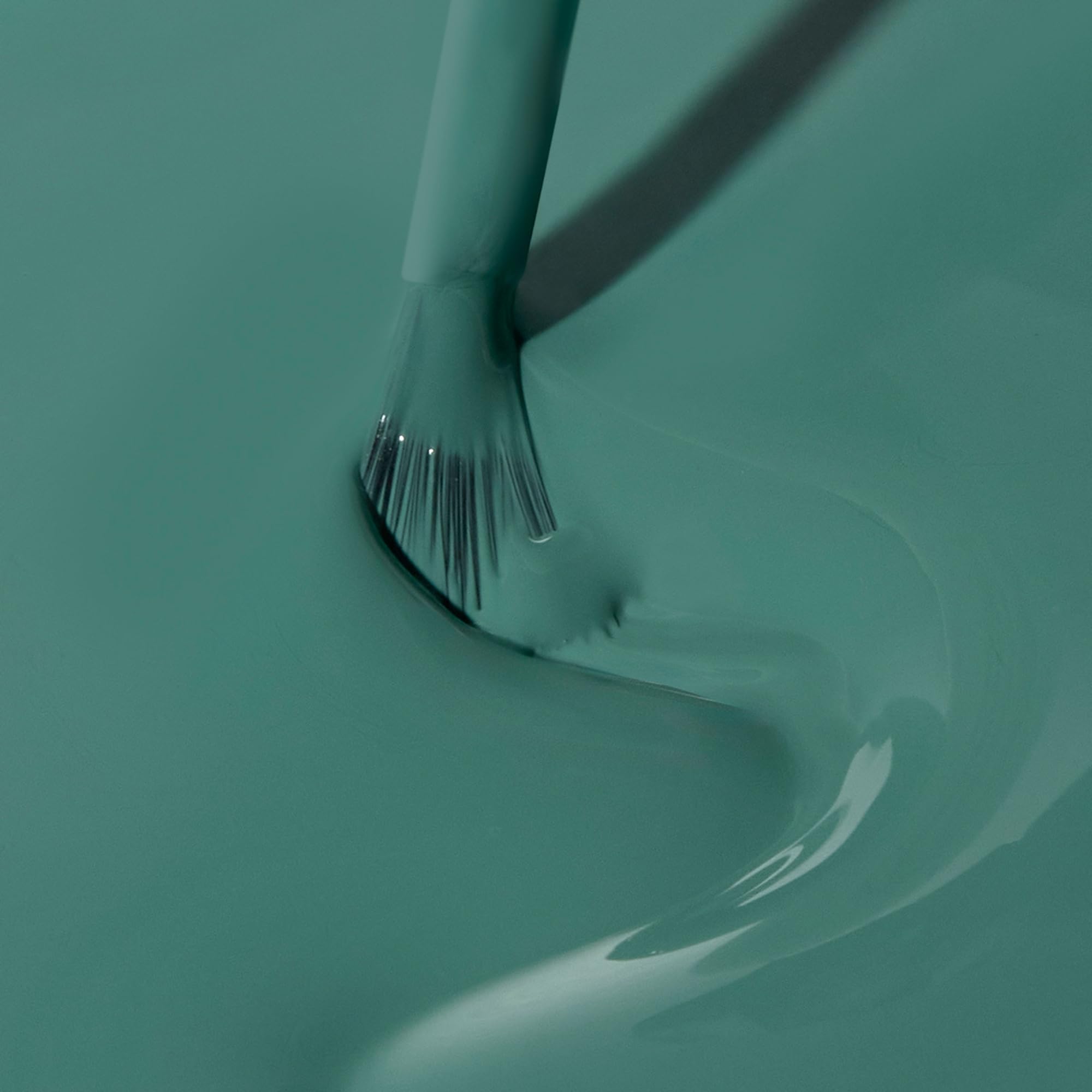 Séchage rapide grâce au vernis Dazzle Dry vert oasis moyen.