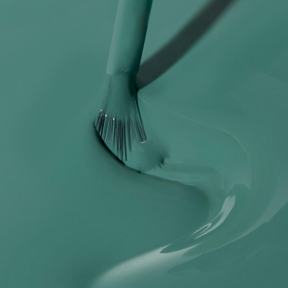 Séchage rapide grâce au vernis Dazzle Dry vert oasis moyen.