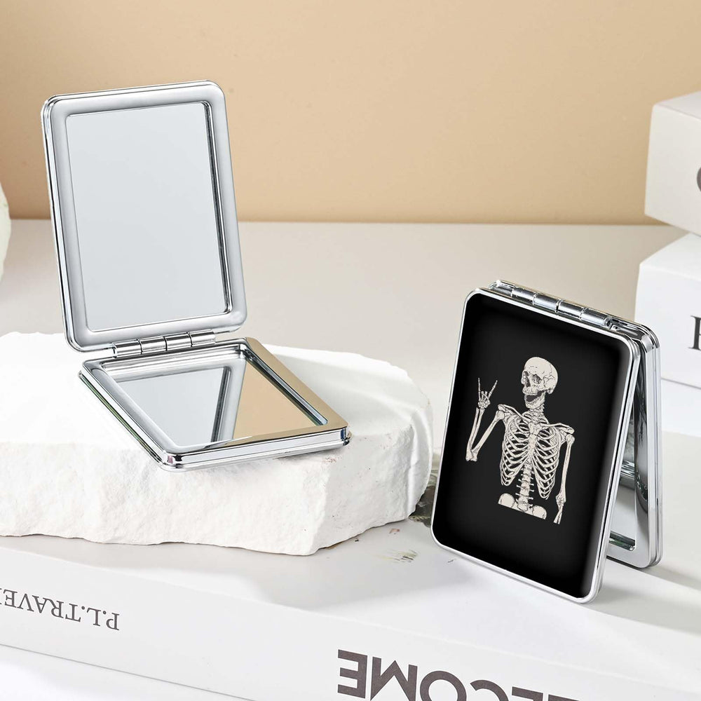 Miroir de poche dcdcee, idéal dans le sac pour les retouches en voyage.
