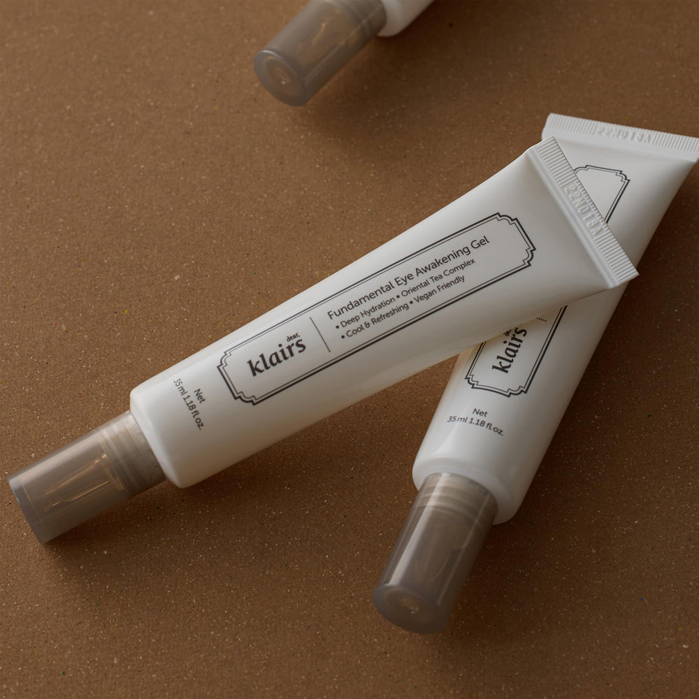 DearKlairs Gel Yeux: texture fraîche et hydratante autour du contour des yeux.
