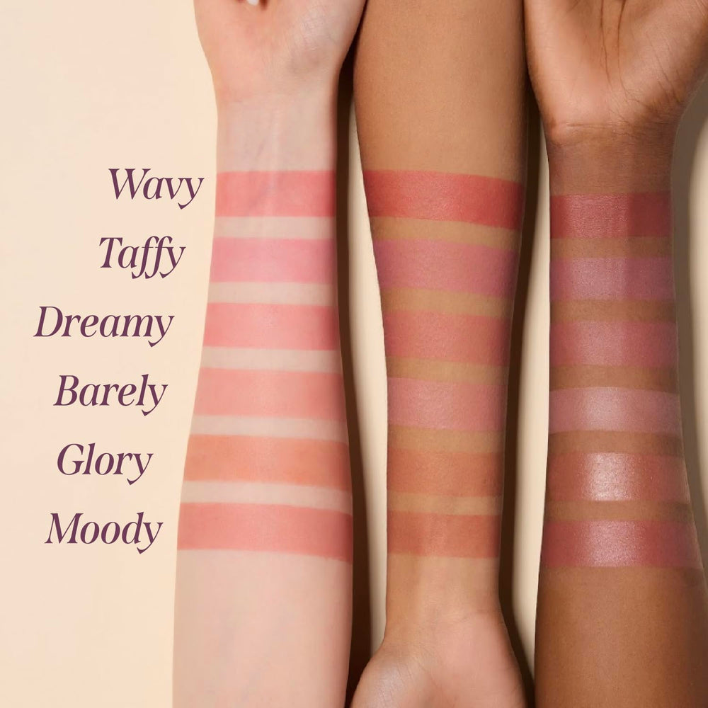 Application au doigt facile pour Petal Drop Blush Barely.