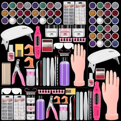 Deciniee main de pratique pour ongles acryliques, apprentissage fluide.