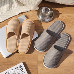 Chaussons DECOUE anti-glisse, sécurité sur sols mouillés