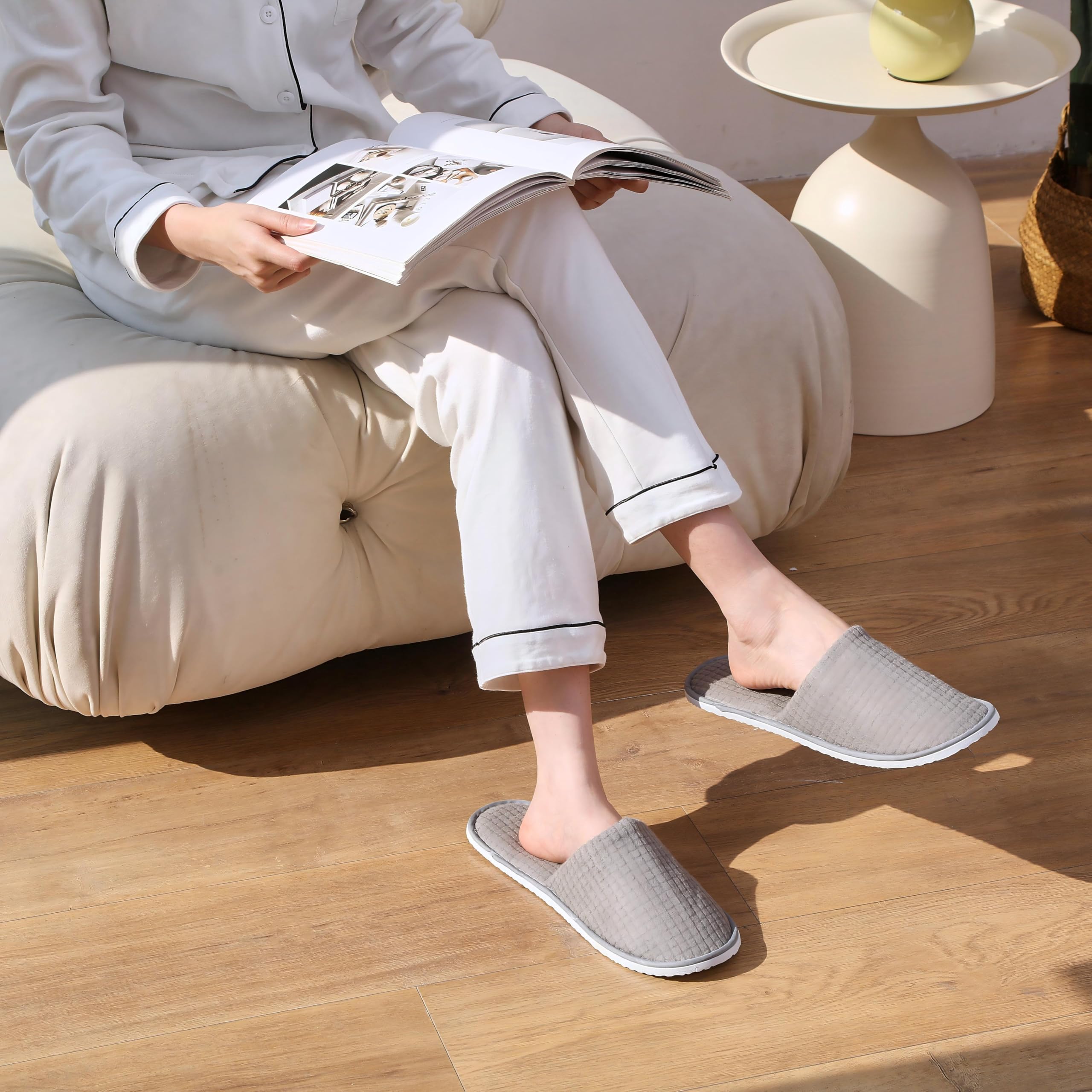Chaussons DECOUE design neutre s intégrant à tout décor
