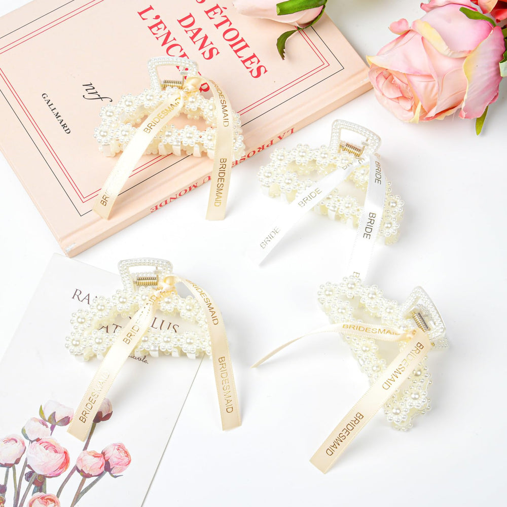 Barrettes DEEKA pour boîte EVJF, ajoutant couleur et glamour.