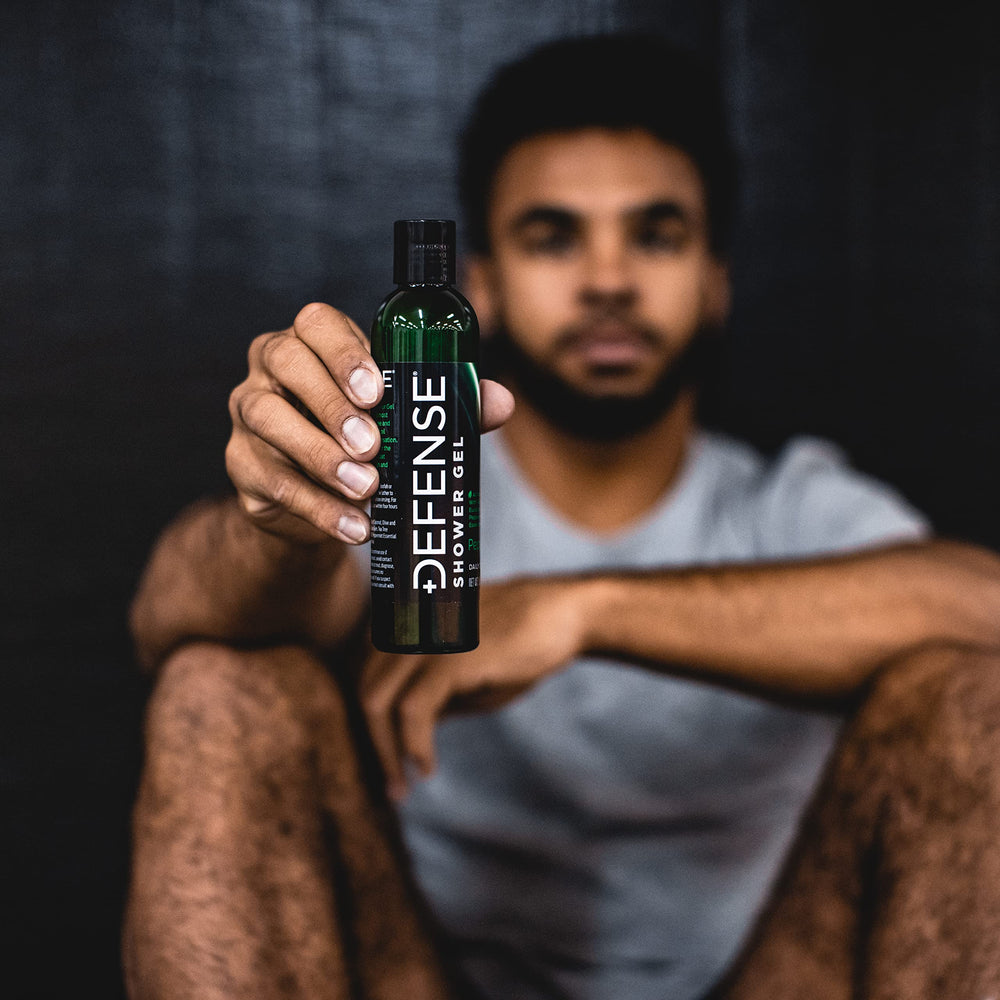 Defense Soap gel douche menthe-poivrée et arbre à thé, formule naturelle sans produits chimiques.