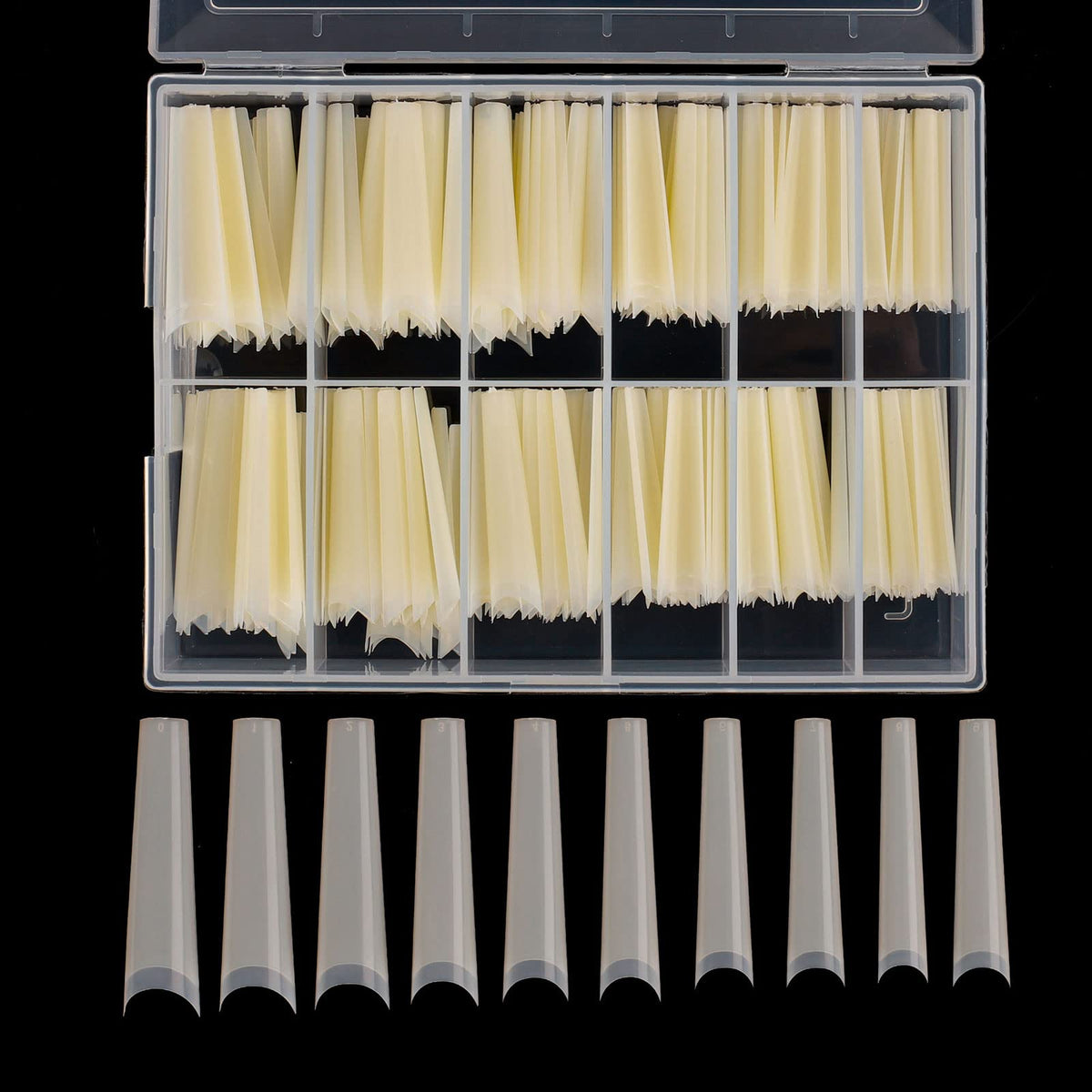 Defuber: boîte claire avec embouts d’ongles tapered-extra-long, pratique pour sélection rapide.