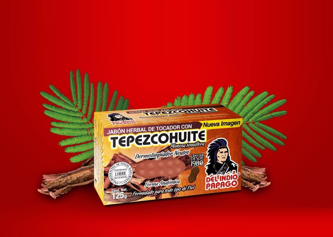 Mousse généreuse du savon Del Indio Papago Tepezcohuite lors du lavage