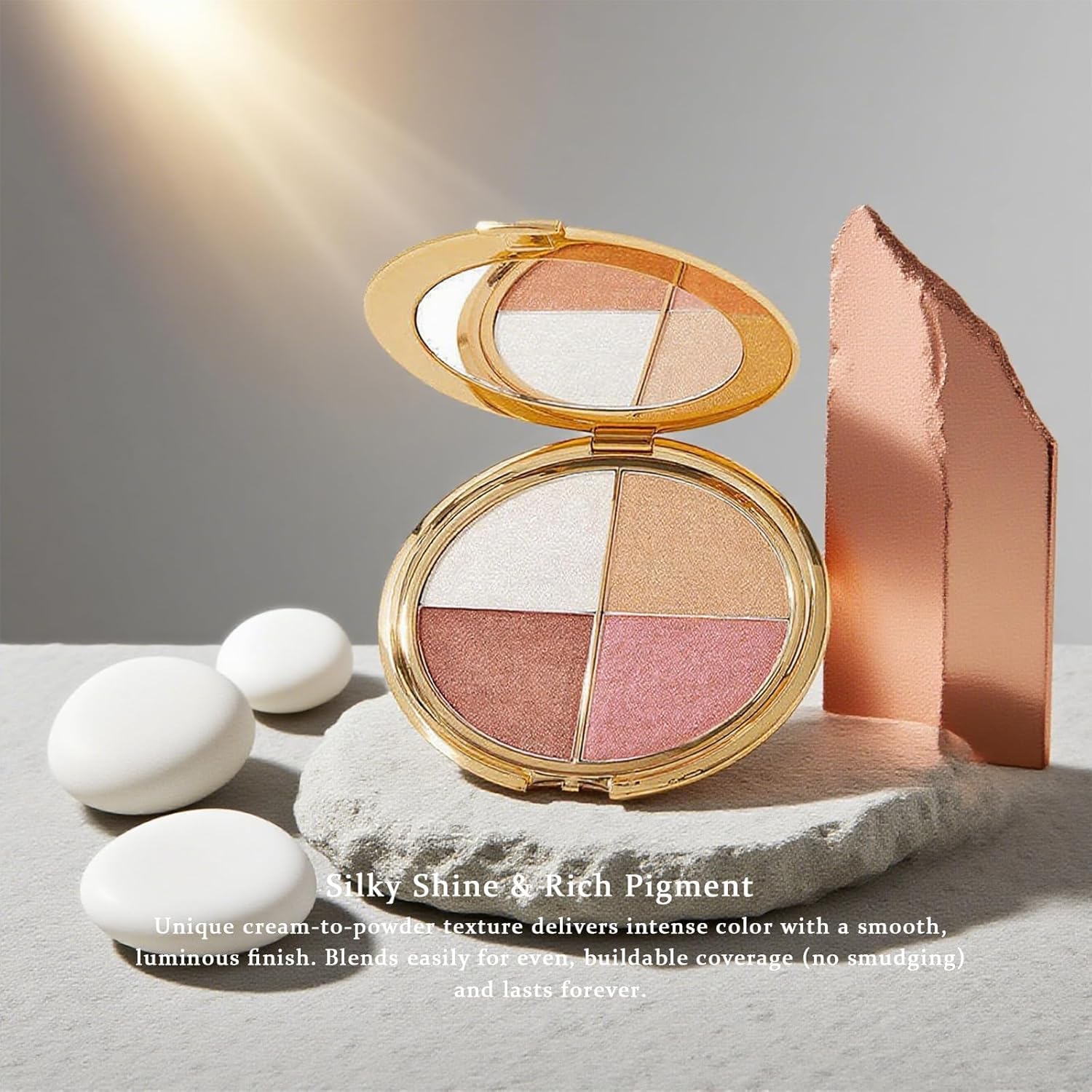 Denir Bonee poudre illuminateur pour une lueur légère et longue tenue.