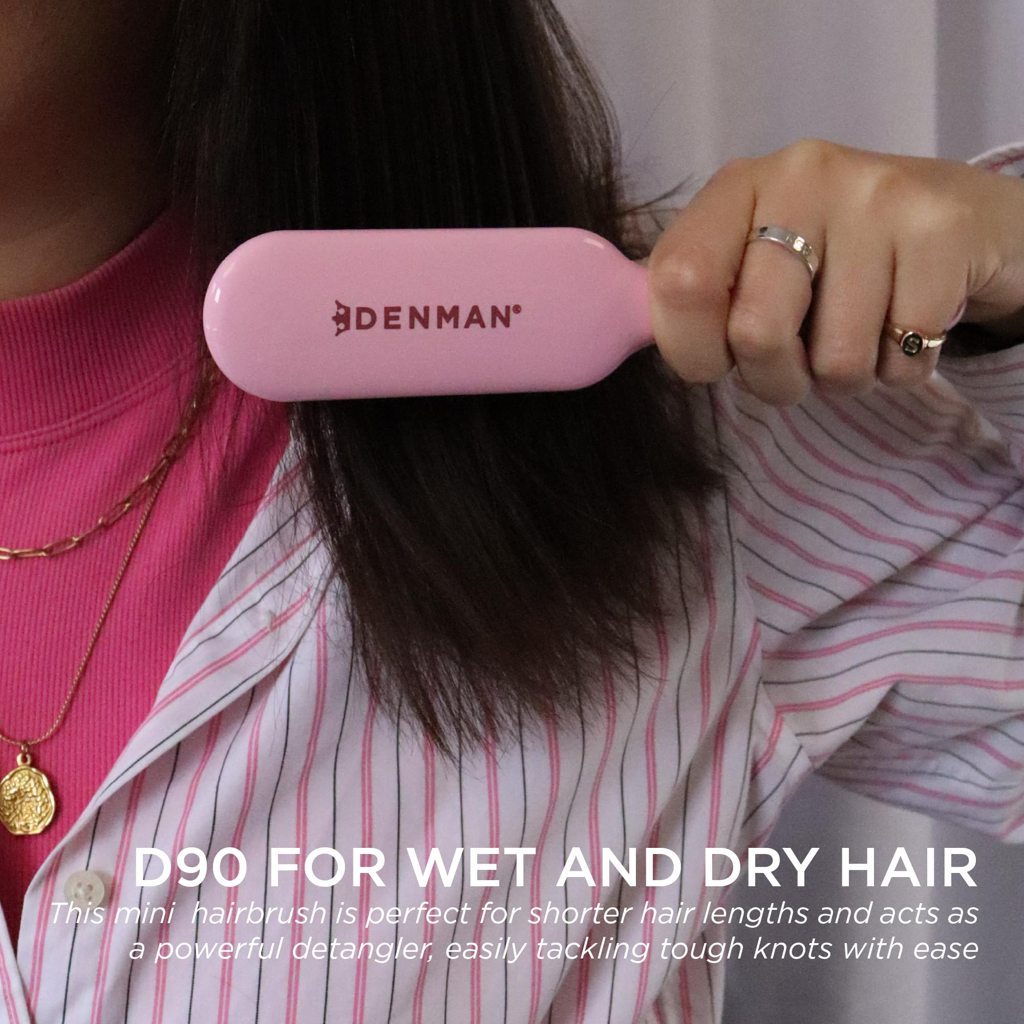 Denman brosse portable dans sac rose – idéal pour retouches en déplacement