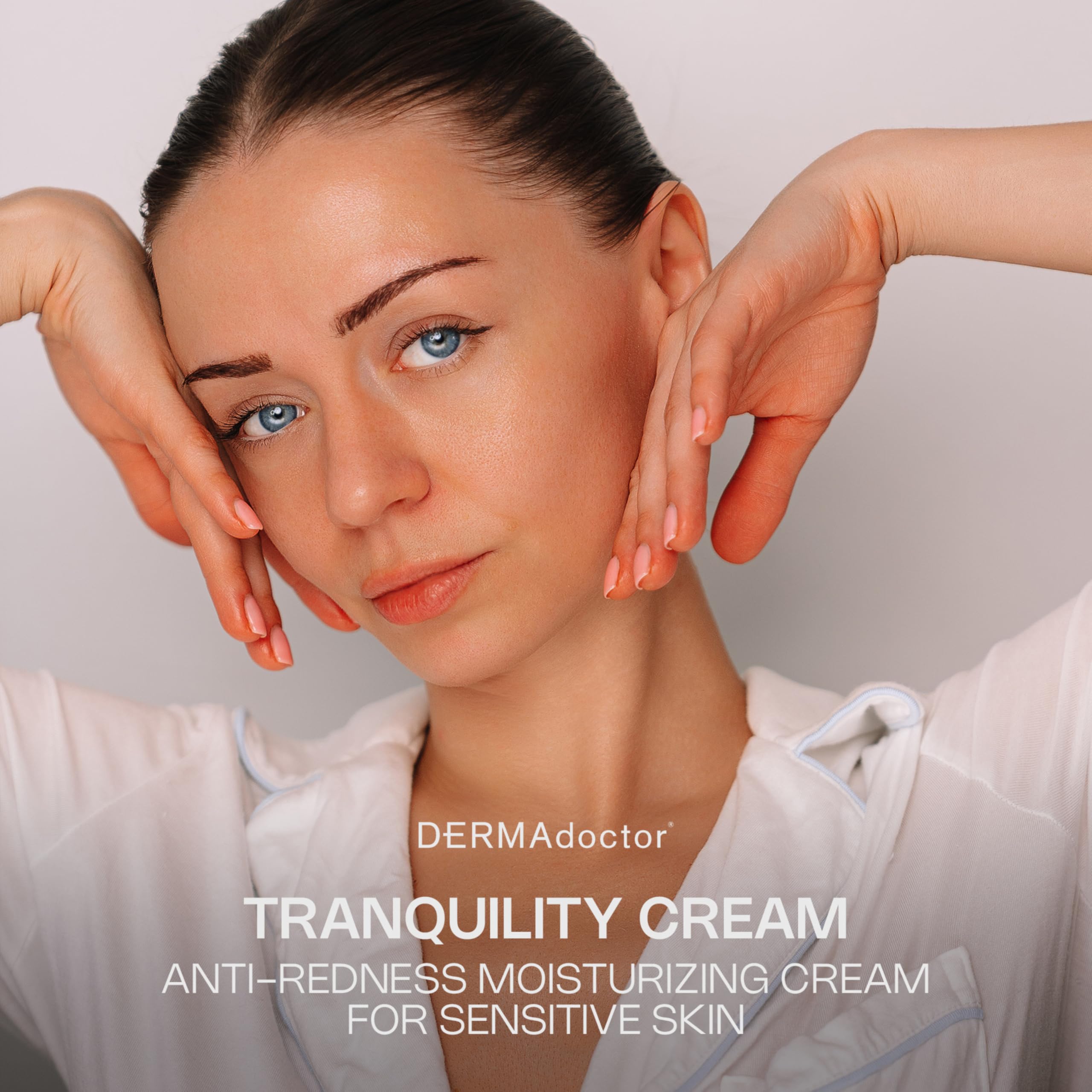 DERMAdoctor Relief Rougeur – Appliquer quotidiennement pour teint apaisé et uniforme.