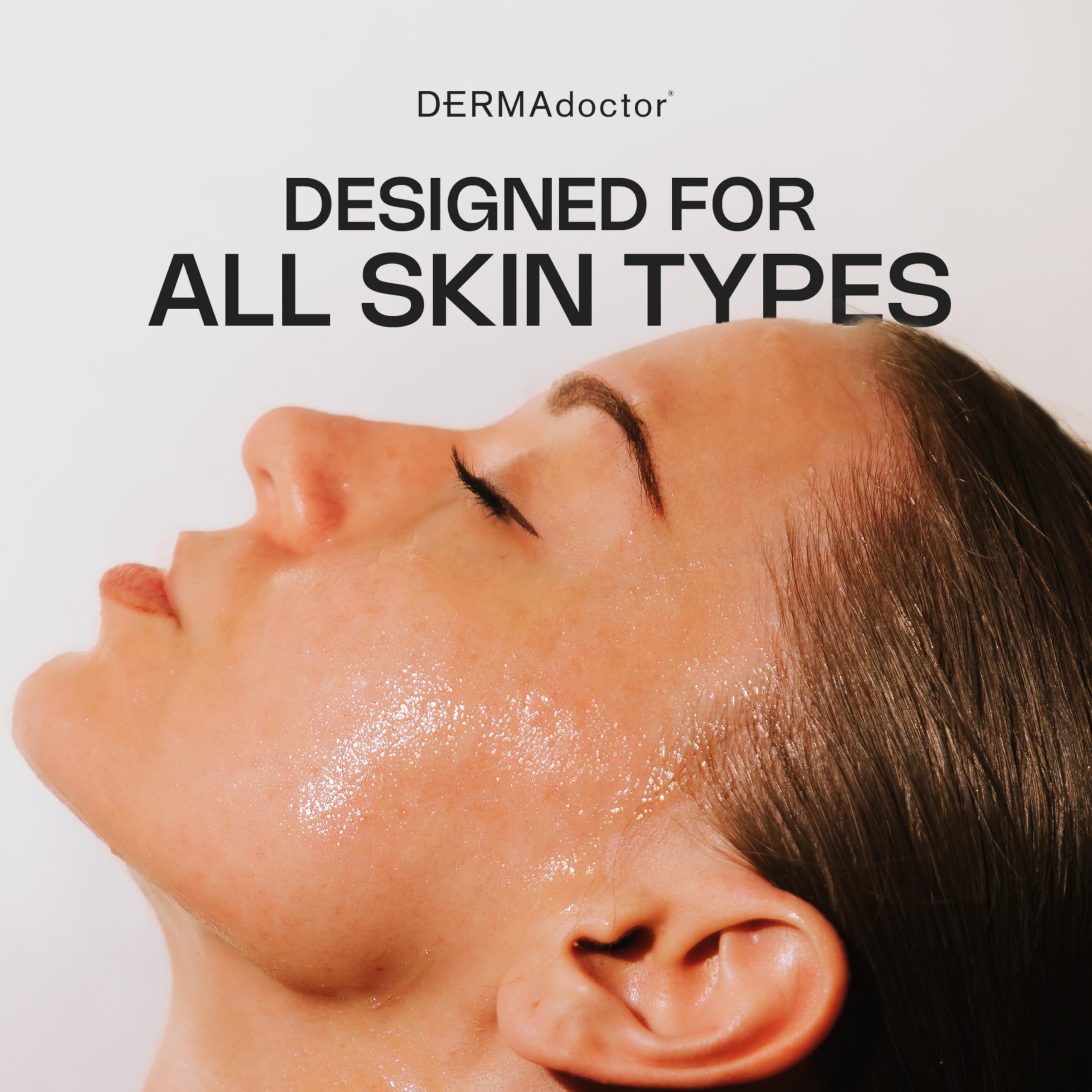 DERMAdoctor Vitamine C Lave Visage: massage quotidien matin et soir pour une peau propre.